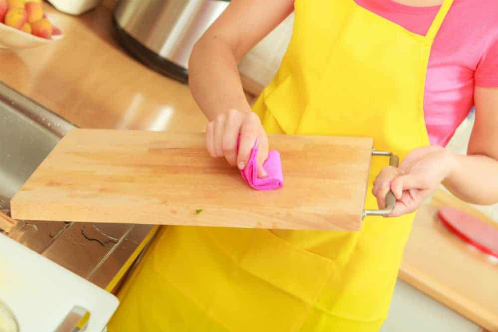 How to Clean Wood Cutting Board After Raw Meat and Other Techniques