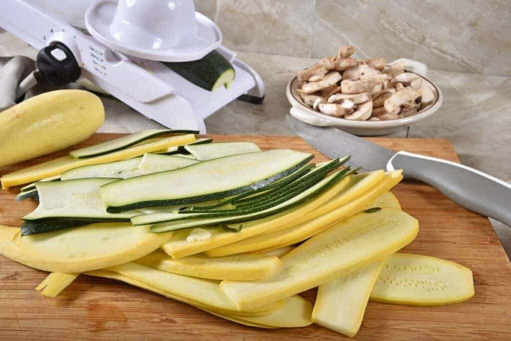 How to Use a Mandoline Slicer For Zucchini - thebestmeatslicers.com